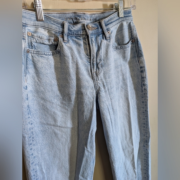 American Eagle light wash 90s straight denim jeans (4) - Picture 3 of 8